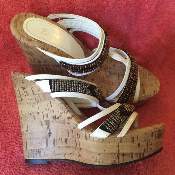 * 2 LIPS TOO WEDGED BEADED SANDALS NEW! - Picture 2 of 6